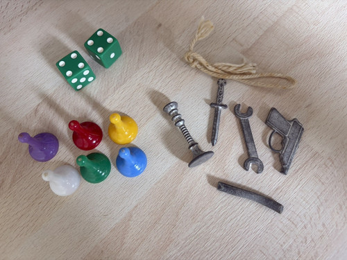 Cluedo spare parts - parts, tokens