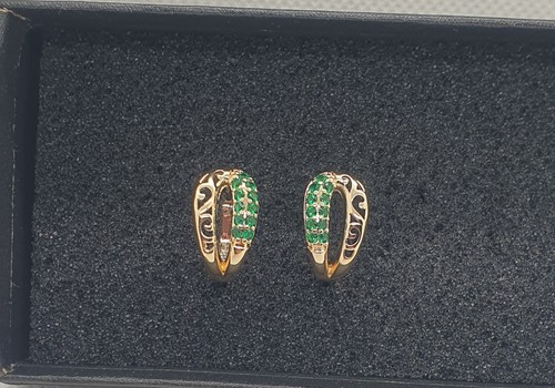 Trendy emerald hoop earrings - emerald,