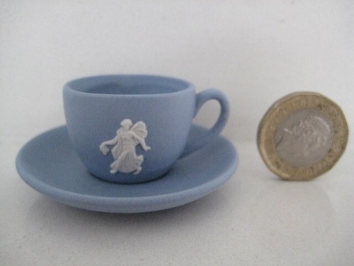Miniature wedgwood white - white, on
