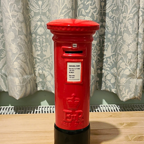 Ceramic red pillar - red,