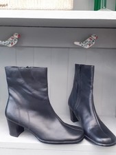 BARRATTS BLACK LEATHER ZIP UP