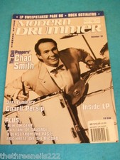 MODERN DRUMMER - CHAD SMITH -