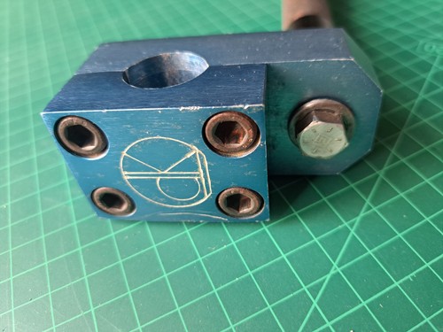 Square corner stem old - dk,
