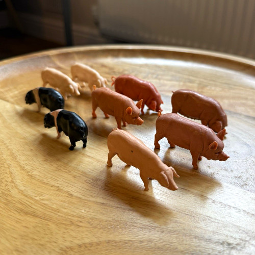 Britains ltd plastic pig - ltd,