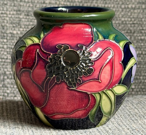 Moorcroft anemone tribute vase - moorcroft,