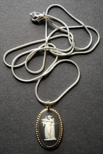 WEDGWOOD  PENDANT & CHAIN SET