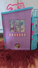 Barbie Folding Vet Clinic With
