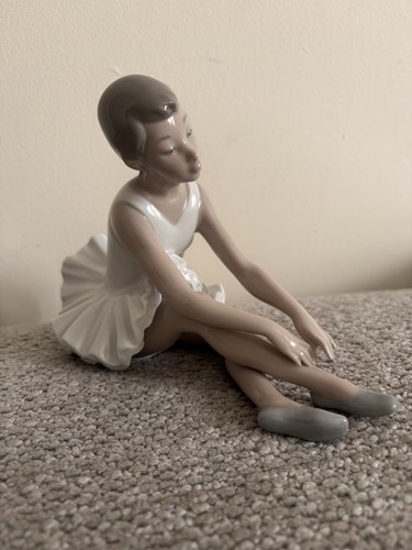 Nao lladro seated ballerina - by,