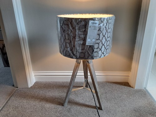 Wooden tripod table lamp with - tripod,