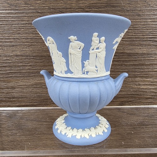 Wedgewood blue jasperware bud - blue,