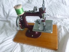 Vintage 1950's ESSEX Miniature Hank Crank Sewing Machine with Original Case Etc.