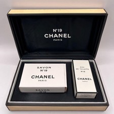 CHANEL Savon No. 19 75g & Eau de Toilette 19ml Set Ships from Japan