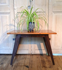 MID CENTURY TEAK COFFEE OR SIDE TABLE WITH RETRO SPLAY LEGS