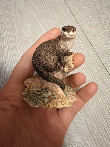 Border fine arts - border, otter