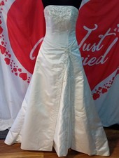 Wedding dress size 8 ivory