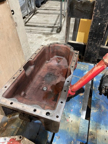 Cast sump plug - /, +