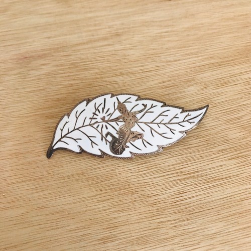 Silver leaf brooch white - leaf,