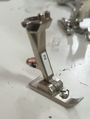 Sewing machine foot - machine, a