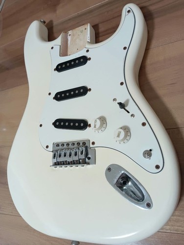 Strat type body only - body,