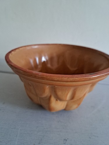 Terracotta brown glazed mould - brown,