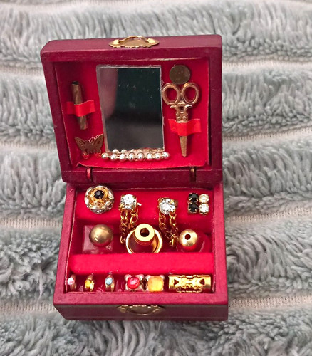 Scale dolls house - dolls,