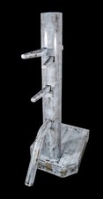 Wing chun wooden dummy - wing, closed