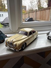 Cream Jaguar mark 11 - 1959 , scale 1/18