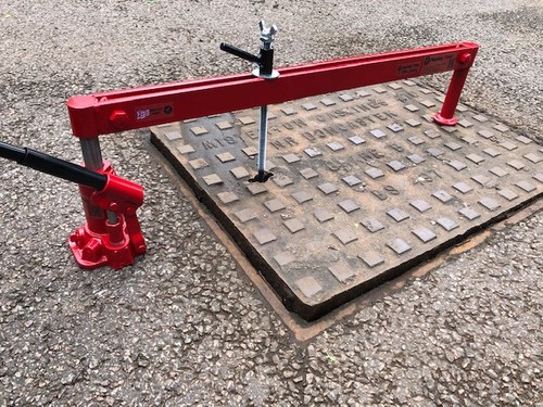 Mustang hydraulic manhole - mustang,