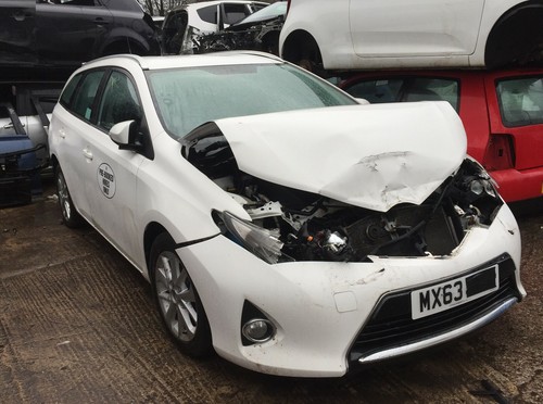 Toyota auris estate - toyota, hybrid