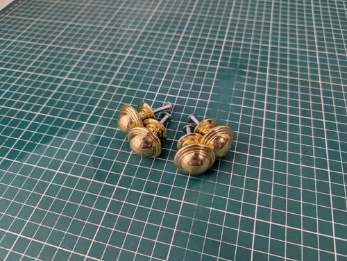 Vintage metal brass round - 4x,
