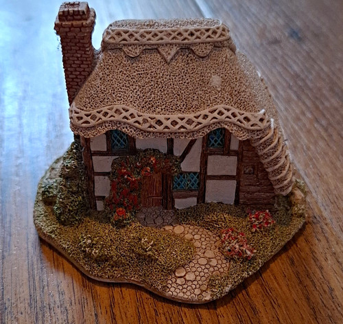 Lilliput lane strawberry - lilliput,