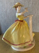 COALPORT LADY DOLL FIGURE PRECIOUS MOMENTS LADIES OF LEISURE BONE CHINA  PERFECT