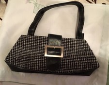 HANDBAG BLACK SHORT HANDLE SIMILAR TO DOGTOOTH METAL BUCKLE POPPER HARDWARE