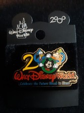 Walt Disney World Trading Pin Badge 2000 Mickey Donald Goofy