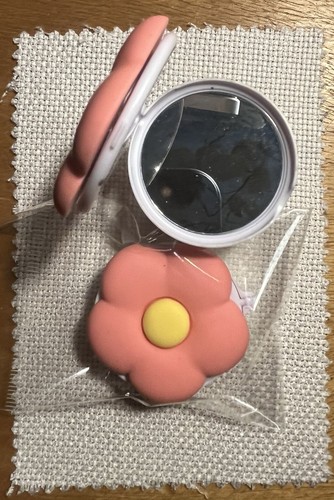 Bright pink silicone daisy - bright, 3d