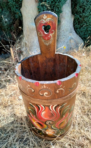 Wooden painted barge - , ware