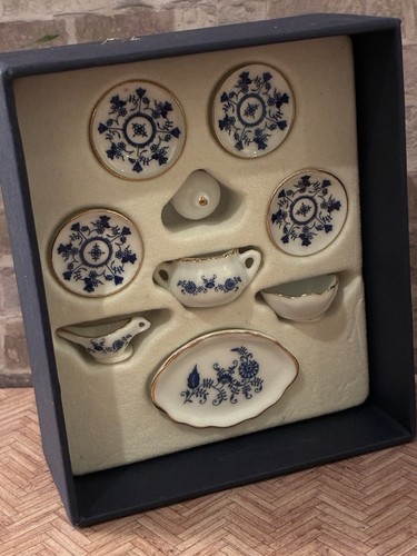 Dolls house scale reutter - dolls,