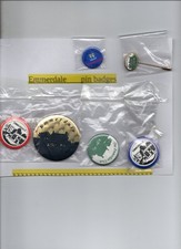 EMMERDALE FARM BADGES X 6 MIXED SIZES NCFS