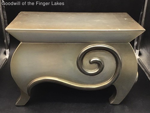 Lightly damaged gold - lightly, gold-painted