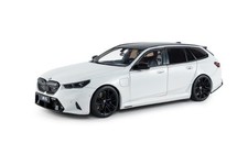 BMW M5 TOURING ALPINE WHITE