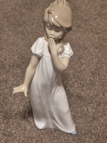 Nao lladro porcelain - by,