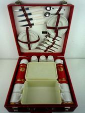 VINTAGE 1950'S SIRRAM 4 PERSON PICNIC SET  CHINA PLATES & CUPS 99% COMPLETE PROP