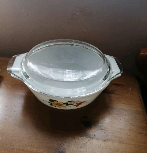 Vintage pyrex 24cm dish - pyrex, with