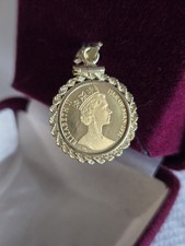 QUEEN ELIZABETH II ISLE OF MAN 20 GOLD PENDANT 1991