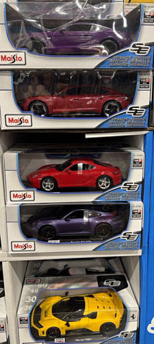 Maisto 18 diecast cars - ￼,