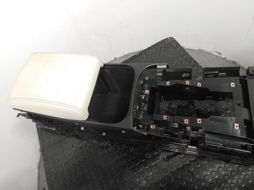 Jaguar pace armrest - e,