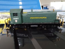 HO scale locomotive, AHM, EMD SW-1, Pennsylvania boxed nice condition 