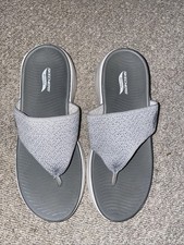 New Skechers Size UK 4 Grey Arch Fit Flip Flops !!