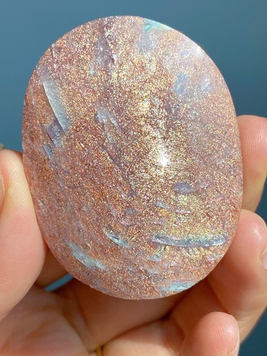 Bloodshot iolite oval palm - bloodshot,