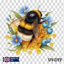 Floral bee honey comb uv - on,